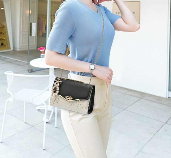 Women's stylish messenger bag - Image 4